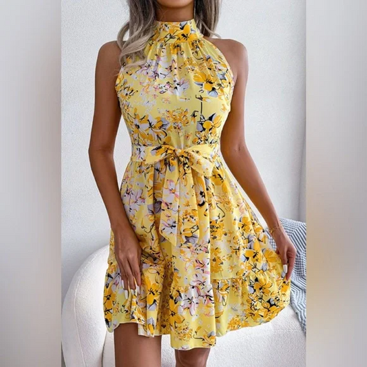 Tina - Vestido en línea A con cinturón floral y dobladillo de volantes